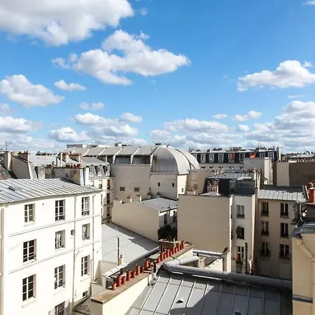 Next To Place Des Vosges Parigi