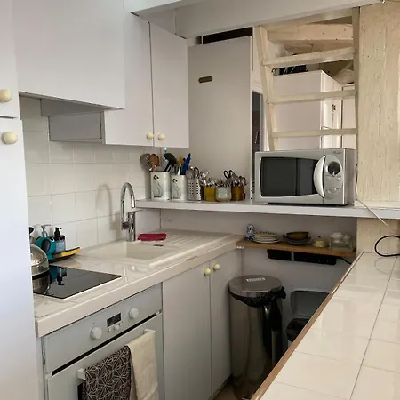 Appartamento Next To Place Des Vosges Parigi